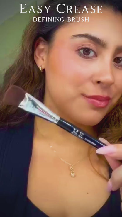 EASY CREASE defining brush