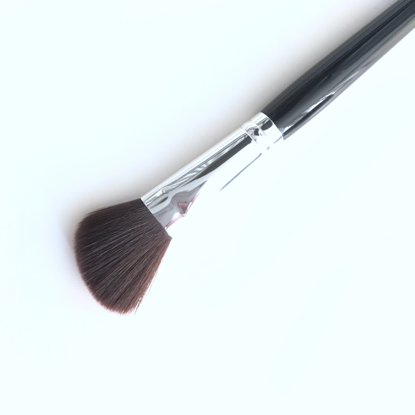 RIGHT ANGLES blush/contour brush - M.E. cosmetics